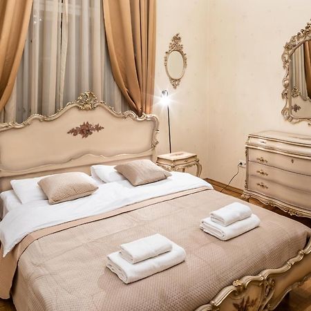 3 Bedrooms Royal Italian Style In An Austrian Building, Parking, Balcony Lviv Exterior photo
