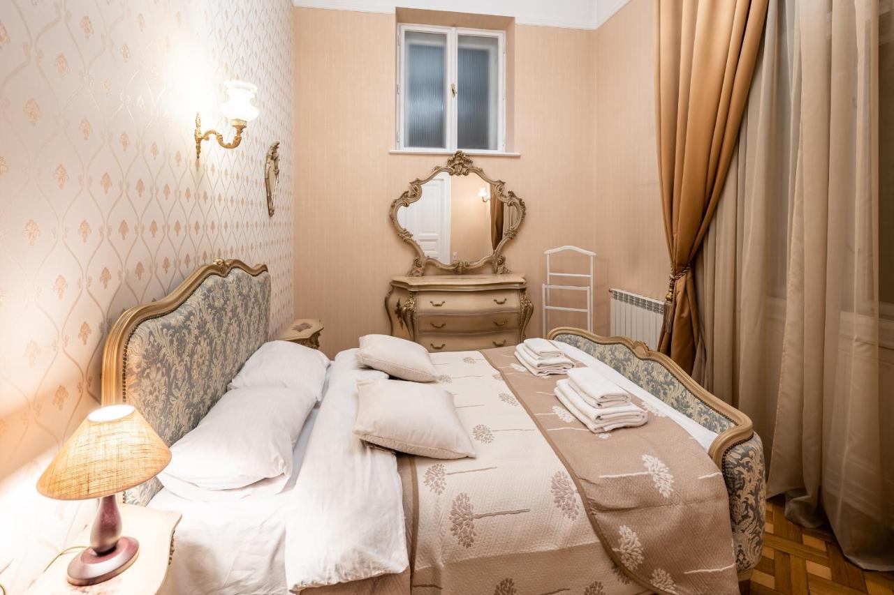 3 Bedrooms Royal Italian Style In An Austrian Building, Parking, Balcony Lviv Exterior photo