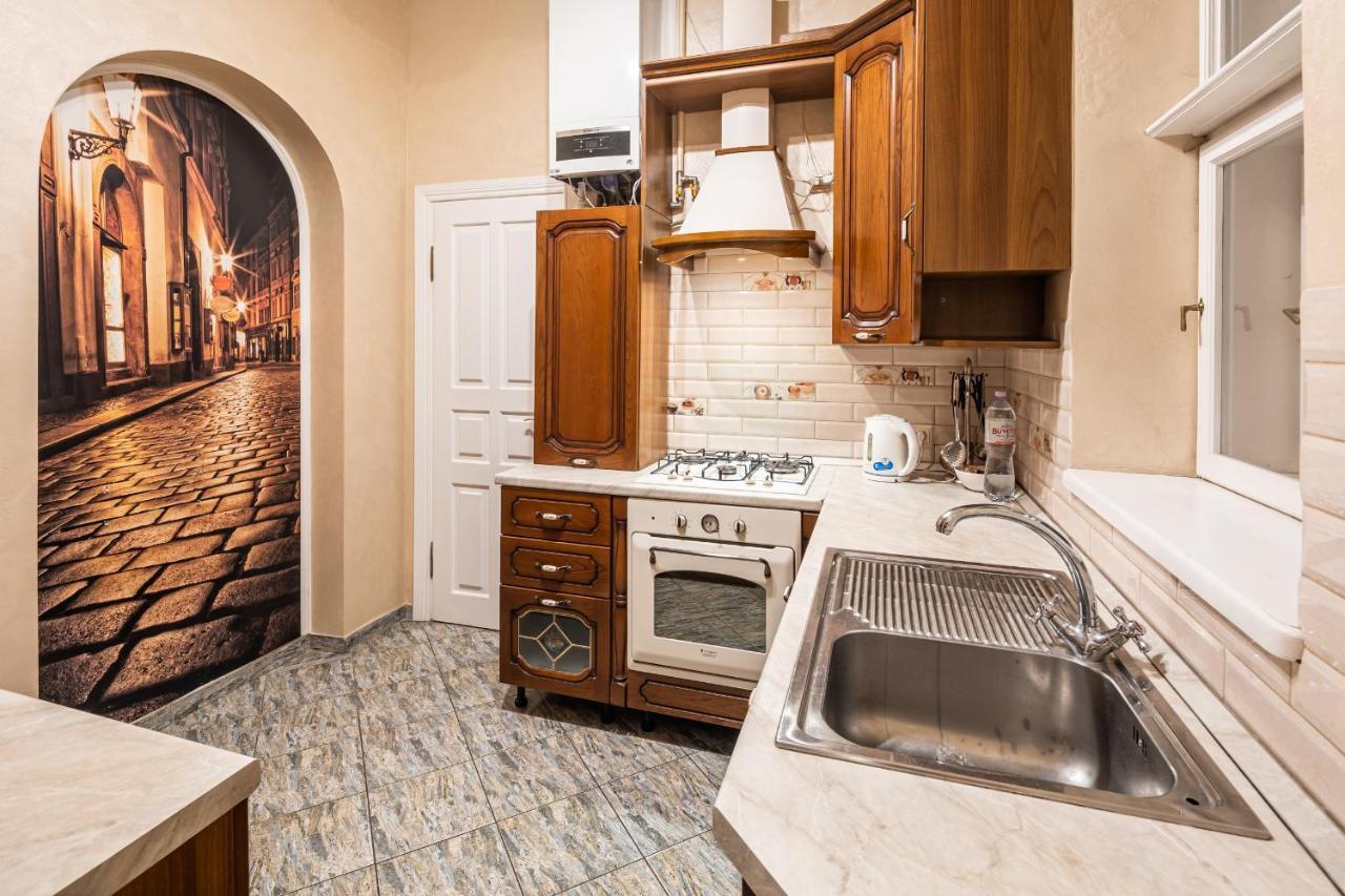 3 Bedrooms Royal Italian Style In An Austrian Building, Parking, Balcony Lviv Exterior photo