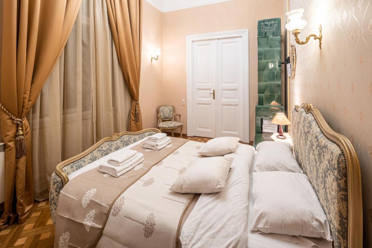 3 Bedrooms Royal Italian Style In An Austrian Building, Parking, Balcony Lviv Exterior photo